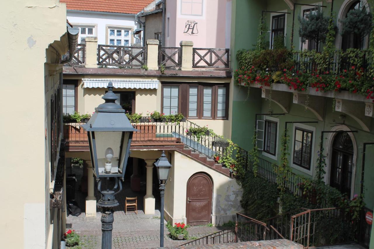 Zwinger Apartman Šoproň Exteriér fotografie